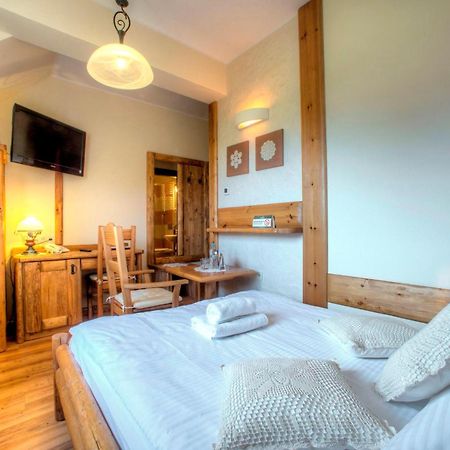 Hotel Carpatia Bieszczadzki Gosciniec Wetlina Room photo